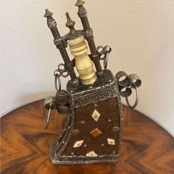 Antique Moroccan Tribal Gun Powder Flask / Case Hand Hammered With Bone Neck - Picture 12 of 16